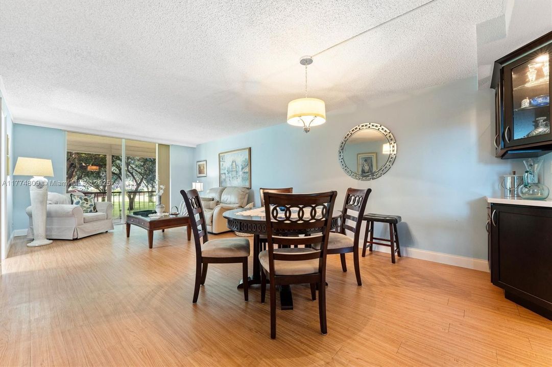 Недавно продано: $185,000 (2 спален, 2 ванн, 1170 Квадратных фут)