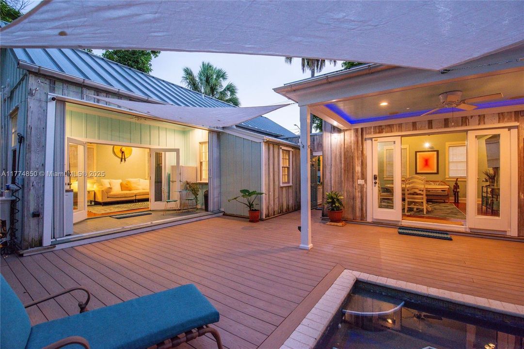 Recently Sold: $1,595,000 (2 beds, 2 baths, 1336 Square Feet)