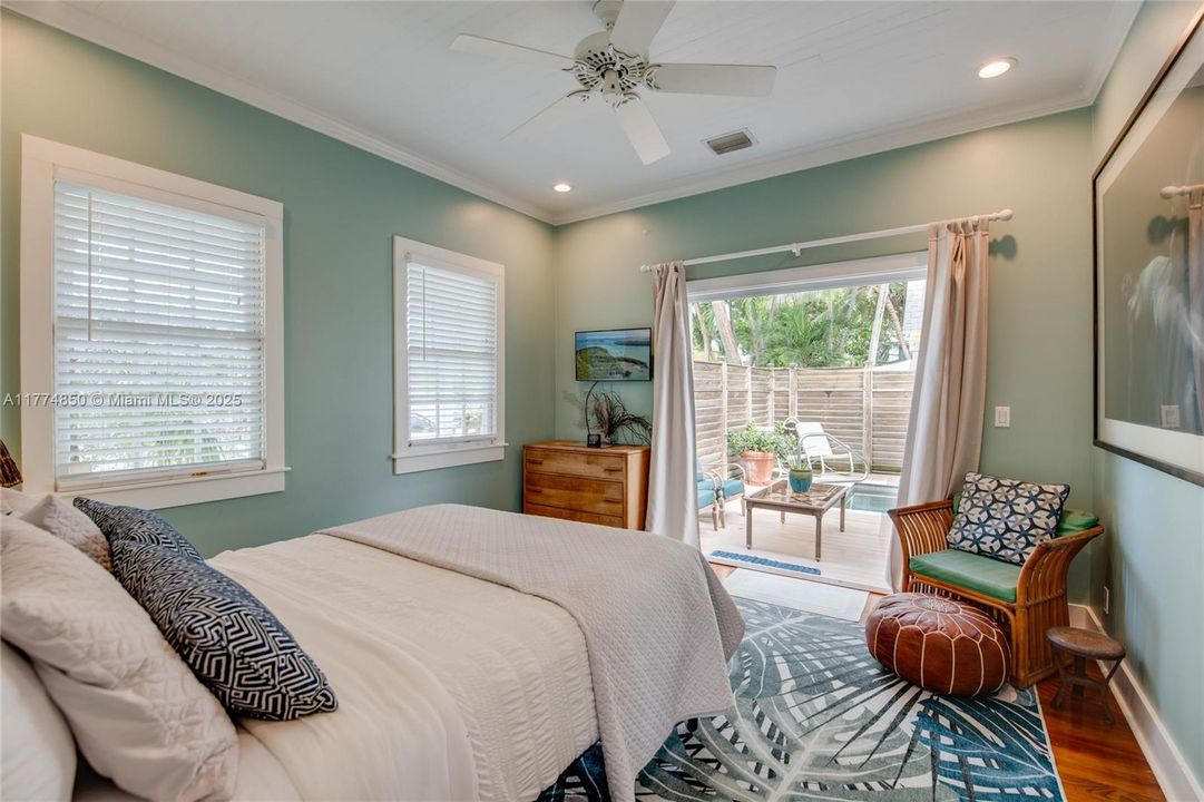 1400 Virginia bedroom