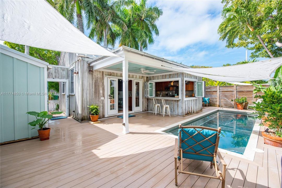 Recently Sold: $1,595,000 (2 beds, 2 baths, 1336 Square Feet)