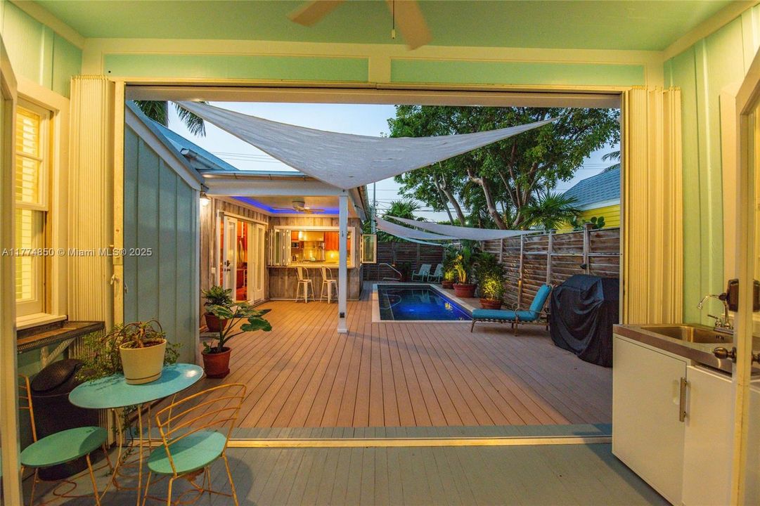 1103 Florida St sitting area