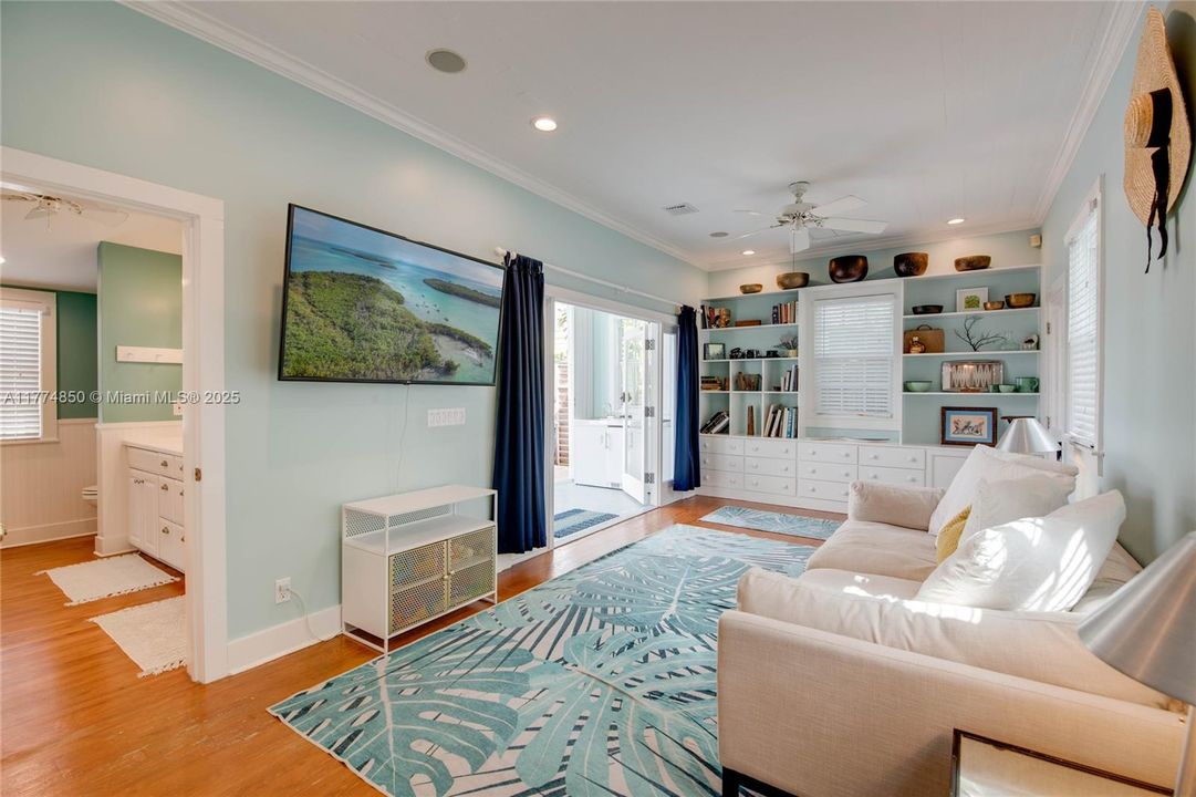 1103 Florida St Living Area