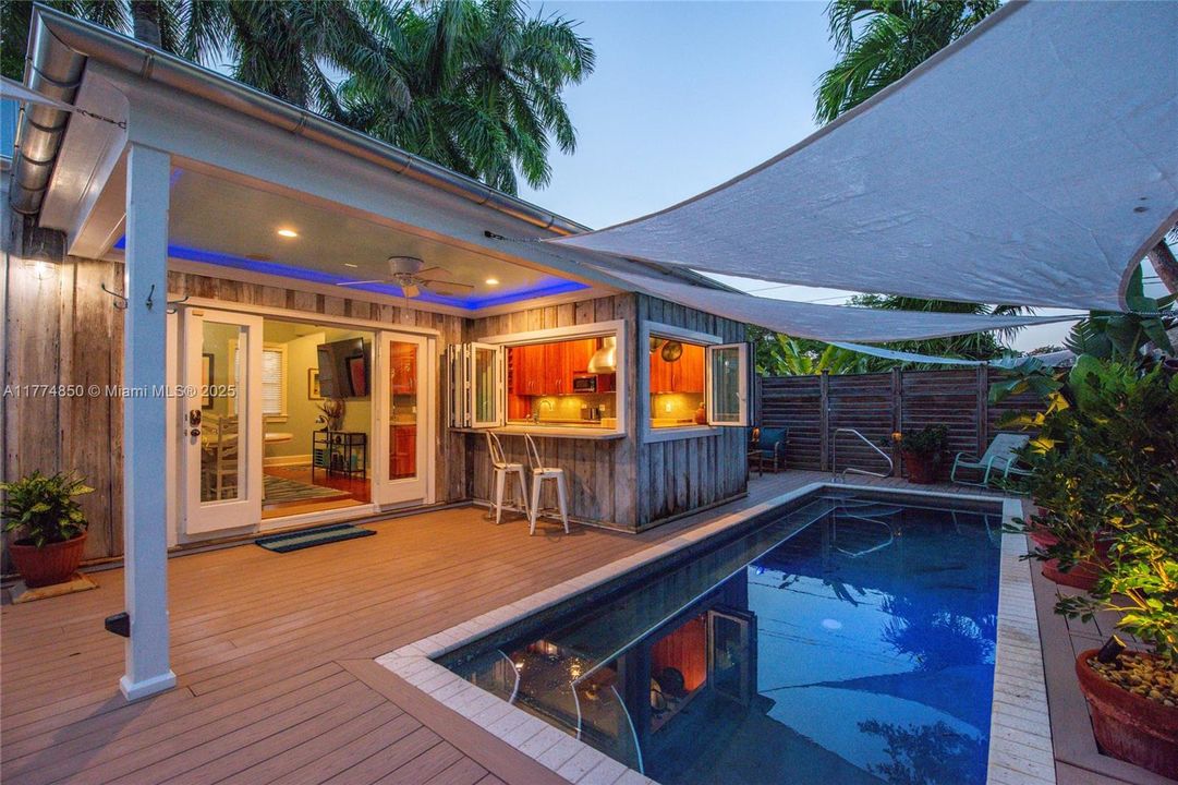 Recently Sold: $1,595,000 (2 beds, 2 baths, 1336 Square Feet)