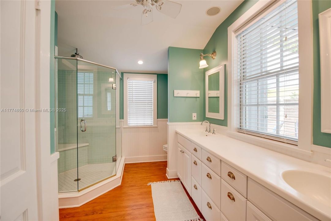 1103 Florida St Bathroom