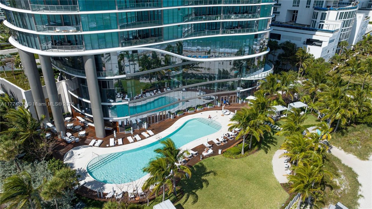 For Sale: $4,050,000 (2 beds, 2 baths, 1571 Square Feet)