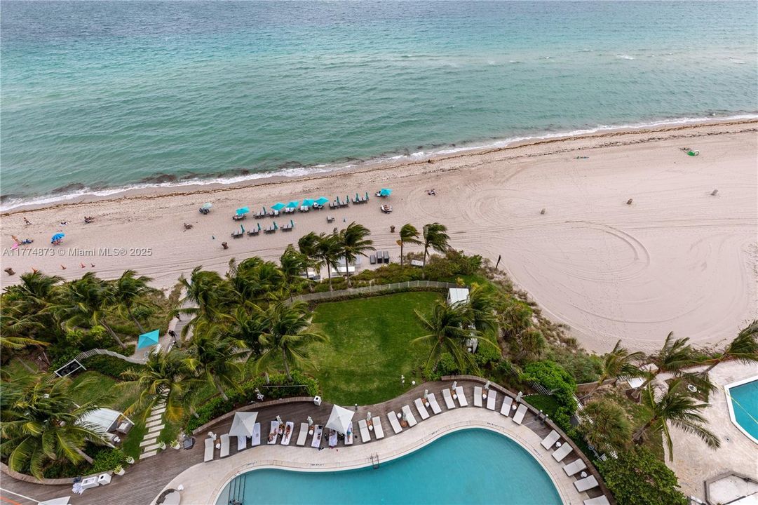 For Sale: $4,050,000 (2 beds, 2 baths, 1571 Square Feet)