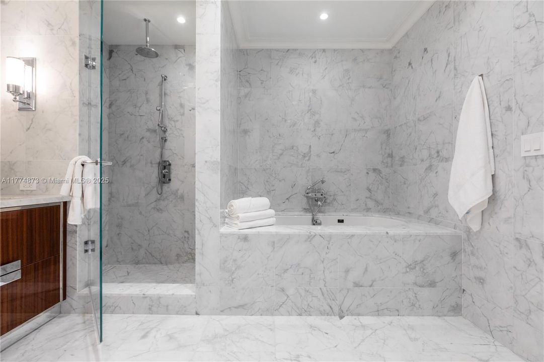 For Sale: $4,050,000 (2 beds, 2 baths, 1571 Square Feet)