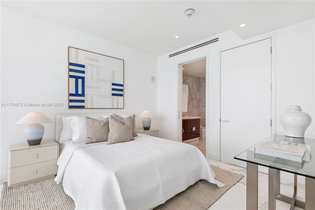 For Sale: $4,050,000 (2 beds, 2 baths, 1571 Square Feet)