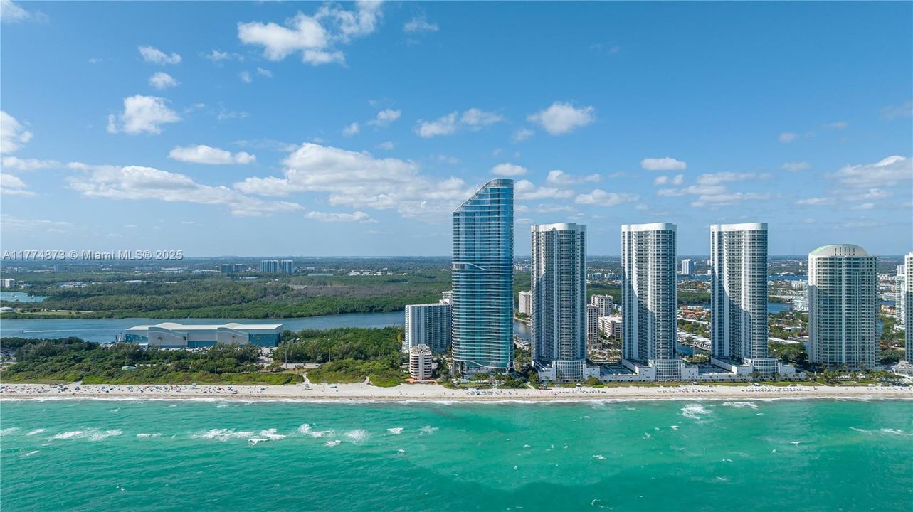 For Sale: $4,050,000 (2 beds, 2 baths, 1571 Square Feet)