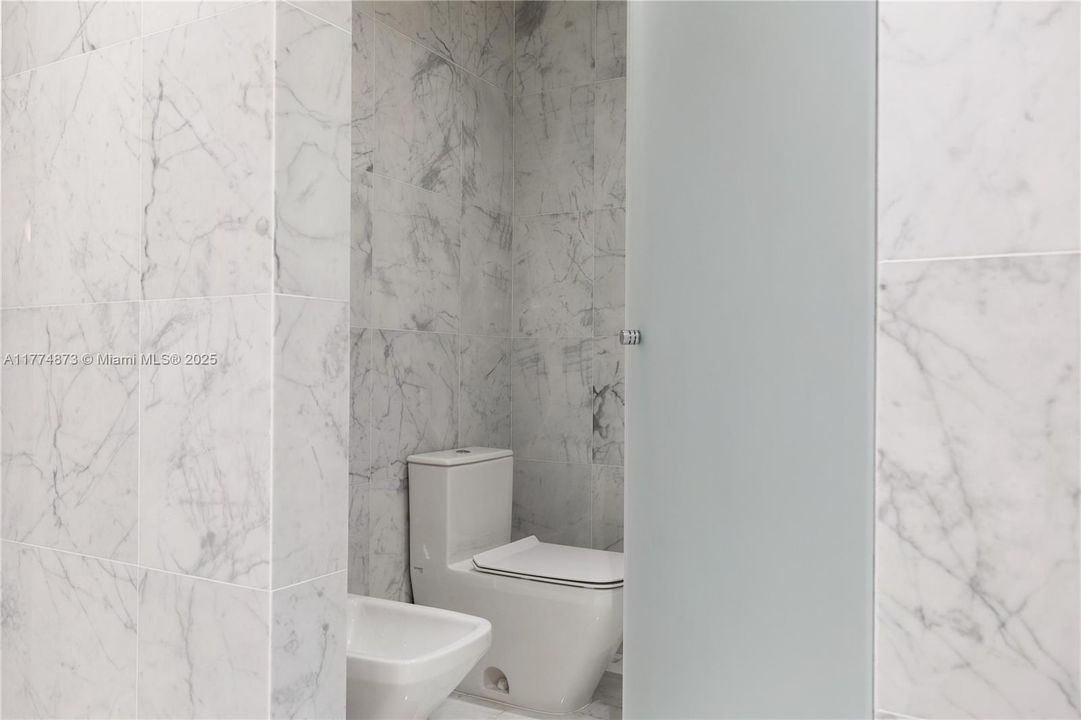 For Sale: $4,050,000 (2 beds, 2 baths, 1571 Square Feet)