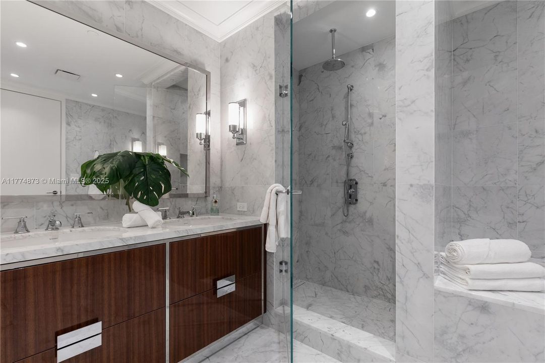 For Sale: $4,050,000 (2 beds, 2 baths, 1571 Square Feet)