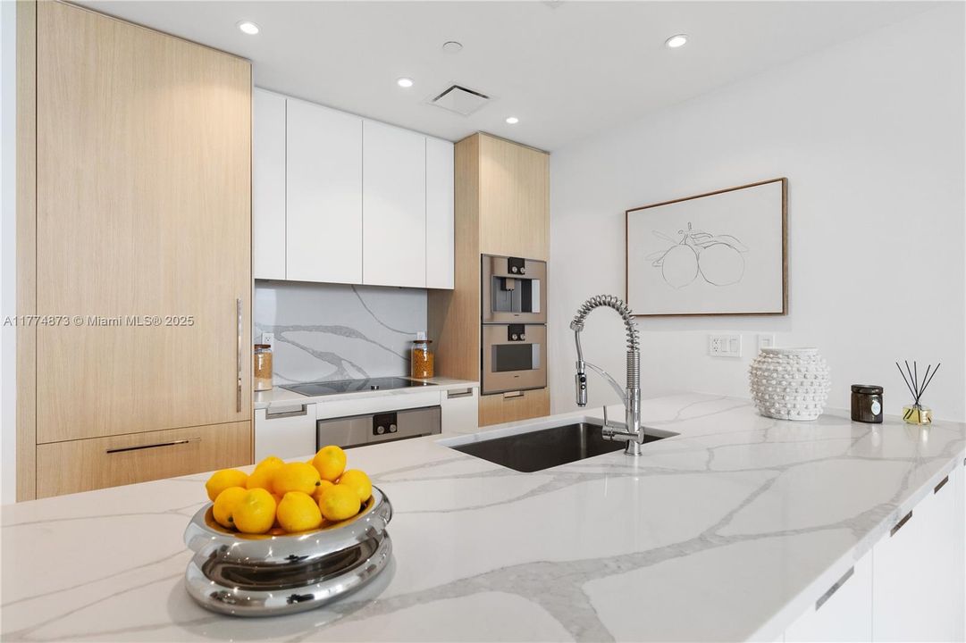 For Sale: $4,050,000 (2 beds, 2 baths, 1571 Square Feet)