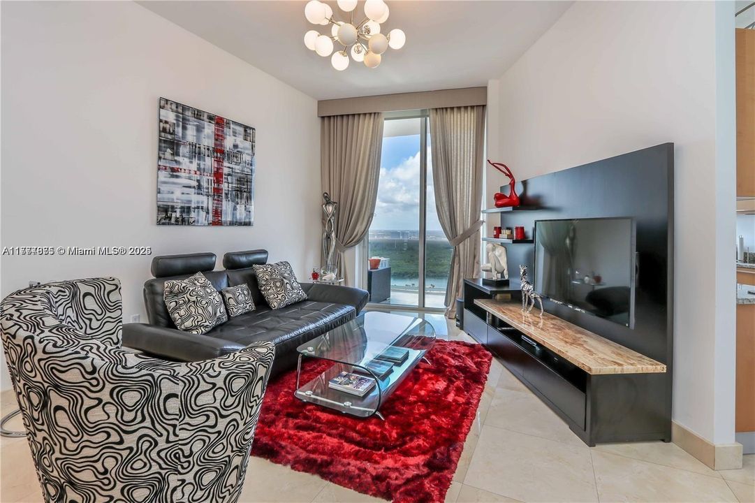 Recently Sold: $1,200,000 (2 beds, 2 baths, 1435 Square Feet)