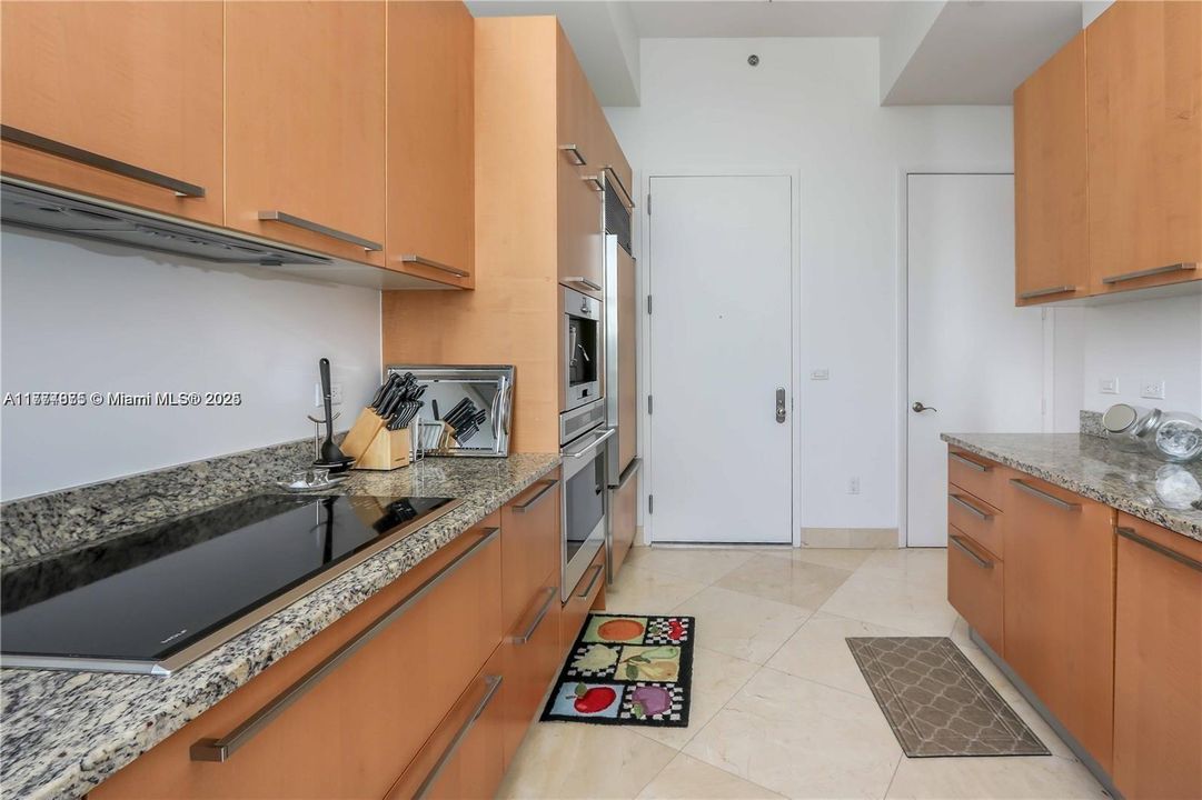 Recently Sold: $1,200,000 (2 beds, 2 baths, 1435 Square Feet)