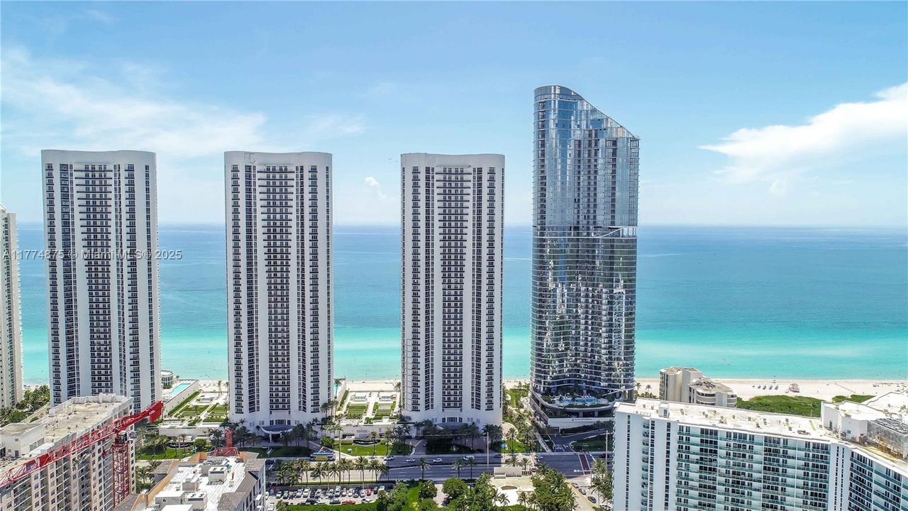 Recently Sold: $1,200,000 (2 beds, 2 baths, 1435 Square Feet)