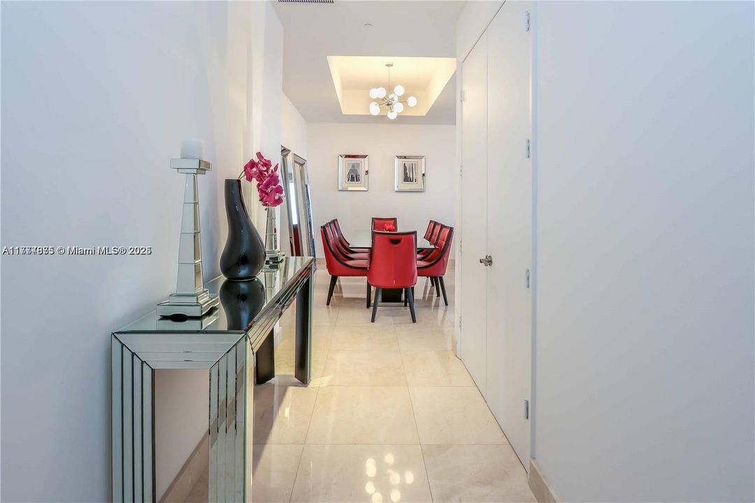Recently Sold: $1,200,000 (2 beds, 2 baths, 1435 Square Feet)