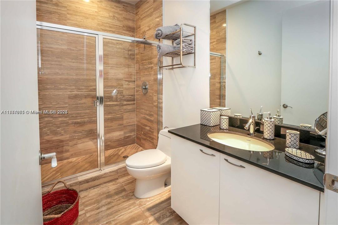 Recently Sold: $1,200,000 (2 beds, 2 baths, 1435 Square Feet)