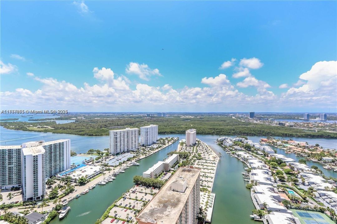 Recently Sold: $1,200,000 (2 beds, 2 baths, 1435 Square Feet)