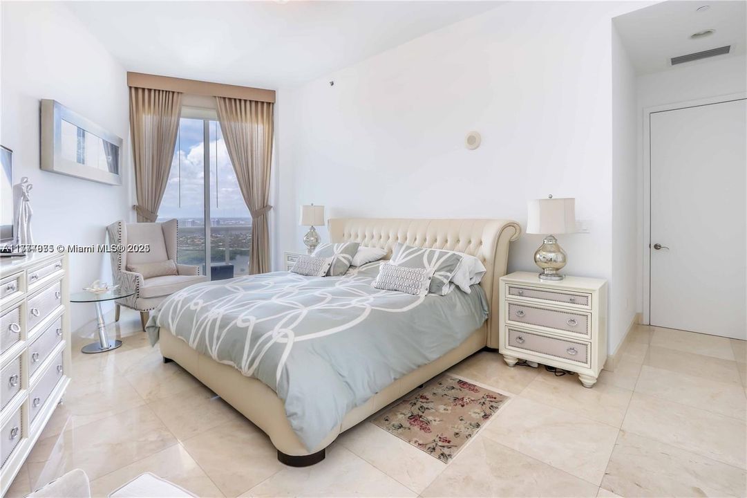 Recently Sold: $1,200,000 (2 beds, 2 baths, 1435 Square Feet)