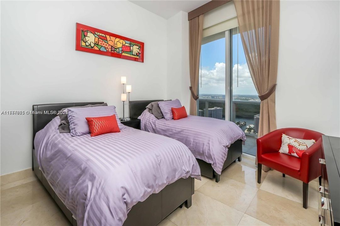 Recently Sold: $1,200,000 (2 beds, 2 baths, 1435 Square Feet)