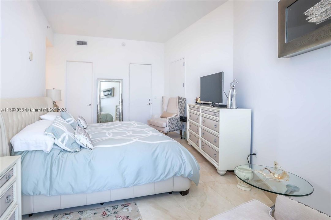 Recently Sold: $1,200,000 (2 beds, 2 baths, 1435 Square Feet)