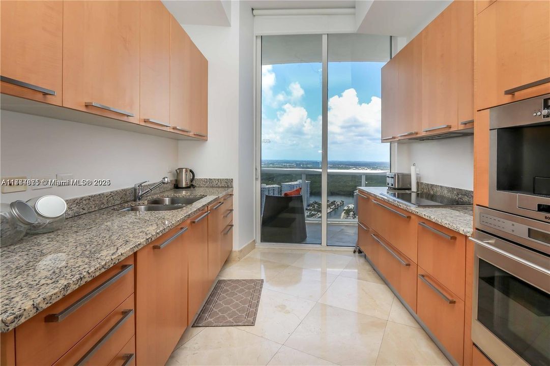 Recently Sold: $1,200,000 (2 beds, 2 baths, 1435 Square Feet)
