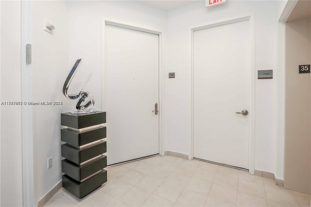 Recently Sold: $1,200,000 (2 beds, 2 baths, 1435 Square Feet)