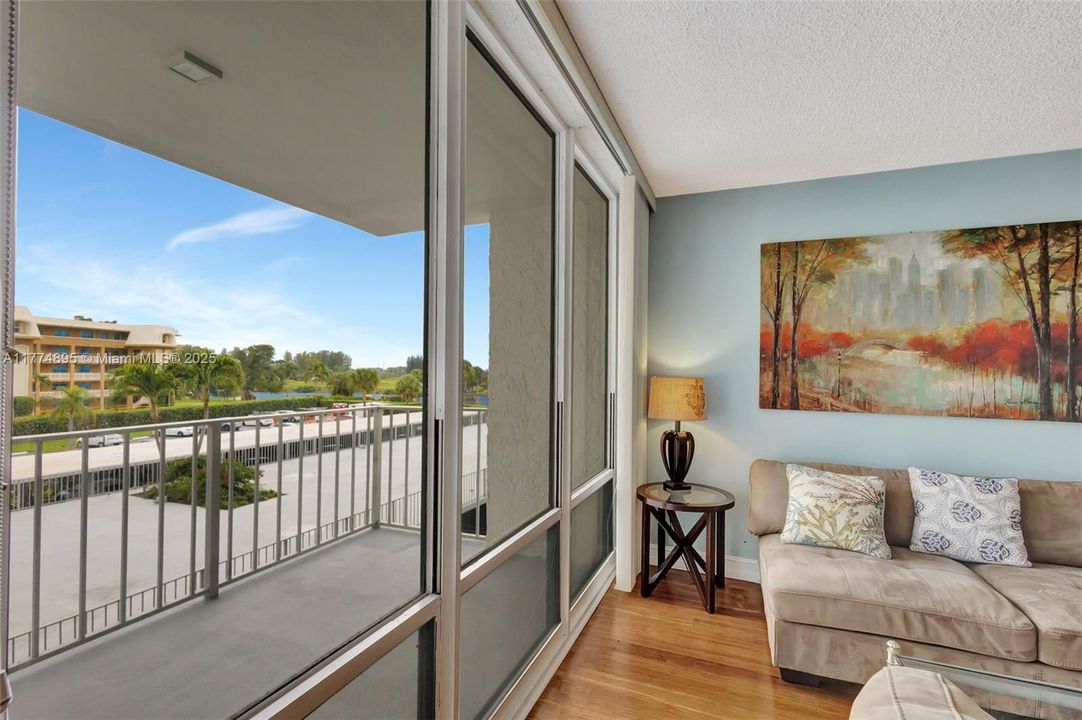 Recently Rented: $2,200 (2 beds, 2 baths, 1143 Square Feet)