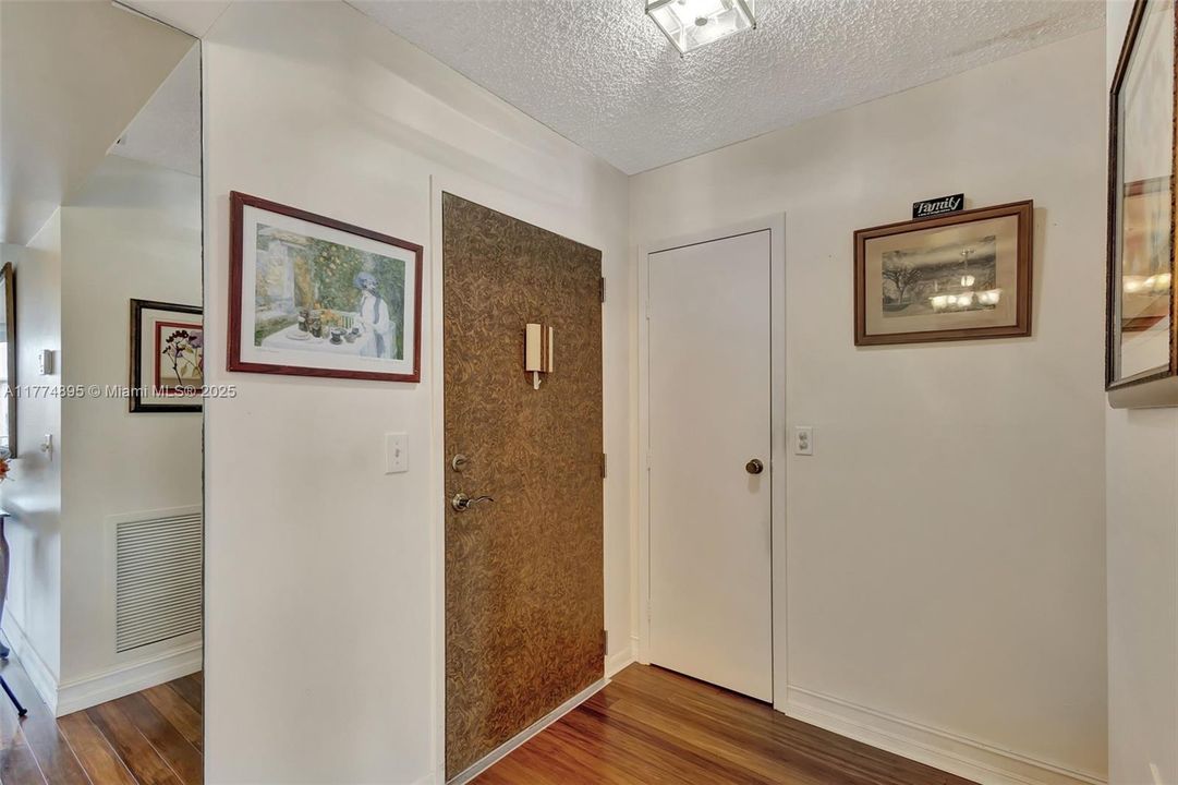 Recently Rented: $2,200 (2 beds, 2 baths, 1143 Square Feet)