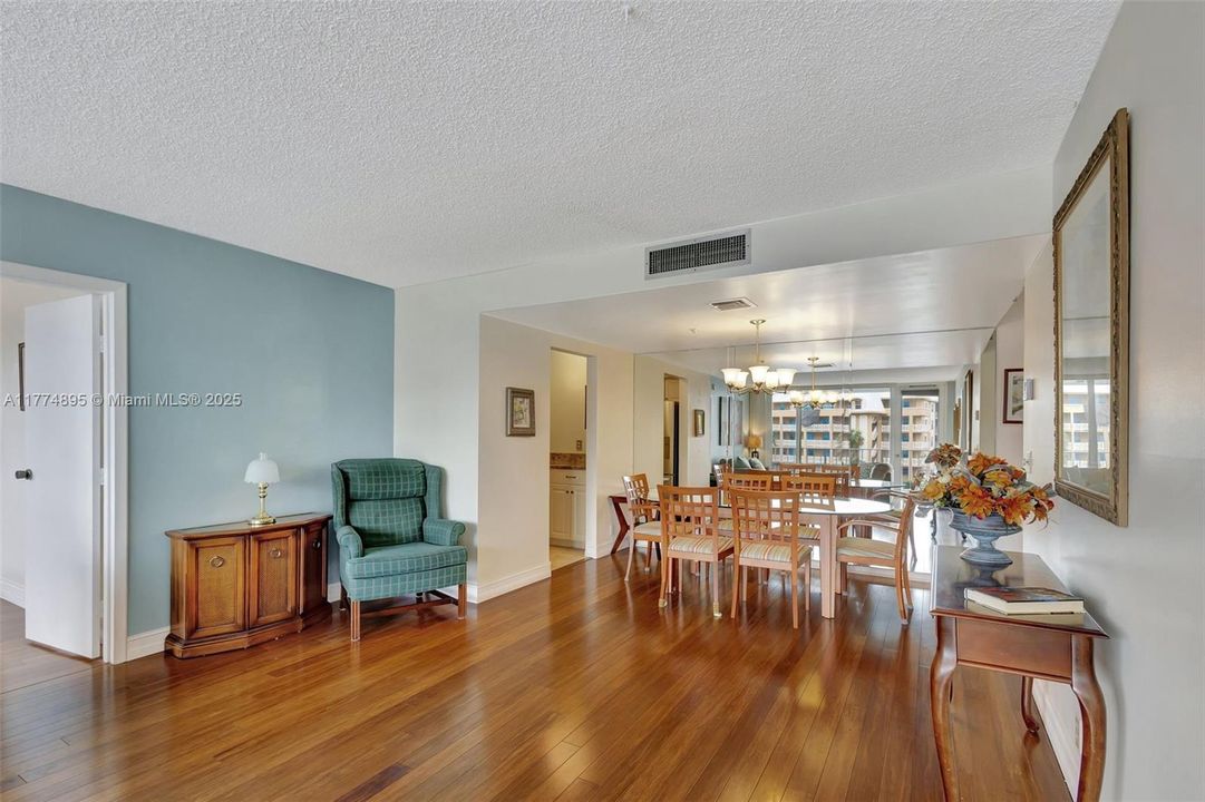 Recently Rented: $2,200 (2 beds, 2 baths, 1143 Square Feet)