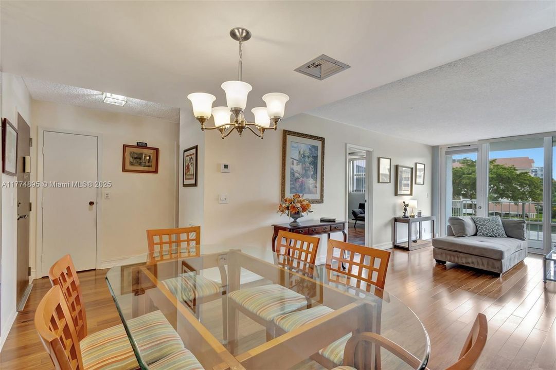 Recently Rented: $2,200 (2 beds, 2 baths, 1143 Square Feet)