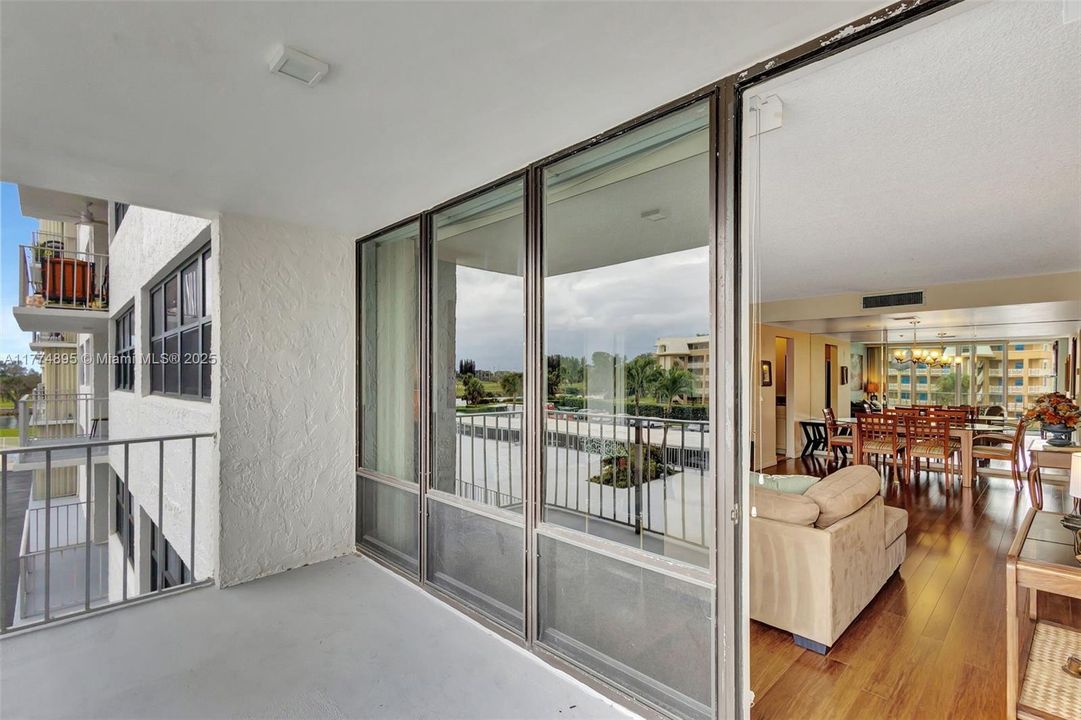 Recently Rented: $2,200 (2 beds, 2 baths, 1143 Square Feet)