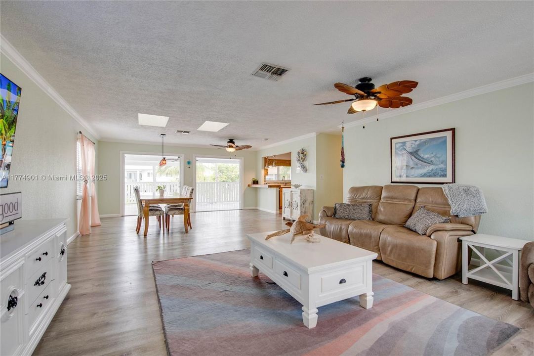 Недавно продано: $1,375,000 (3 спален, 2 ванн, 1542 Квадратных фут)