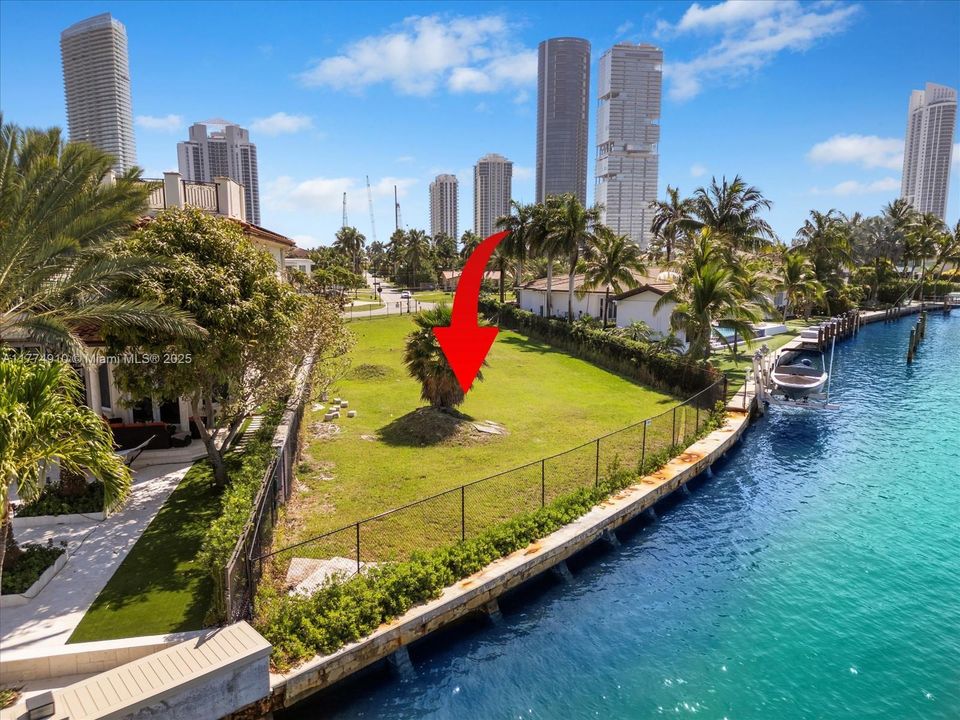 待售: $7,595,250 (0.32 acres)