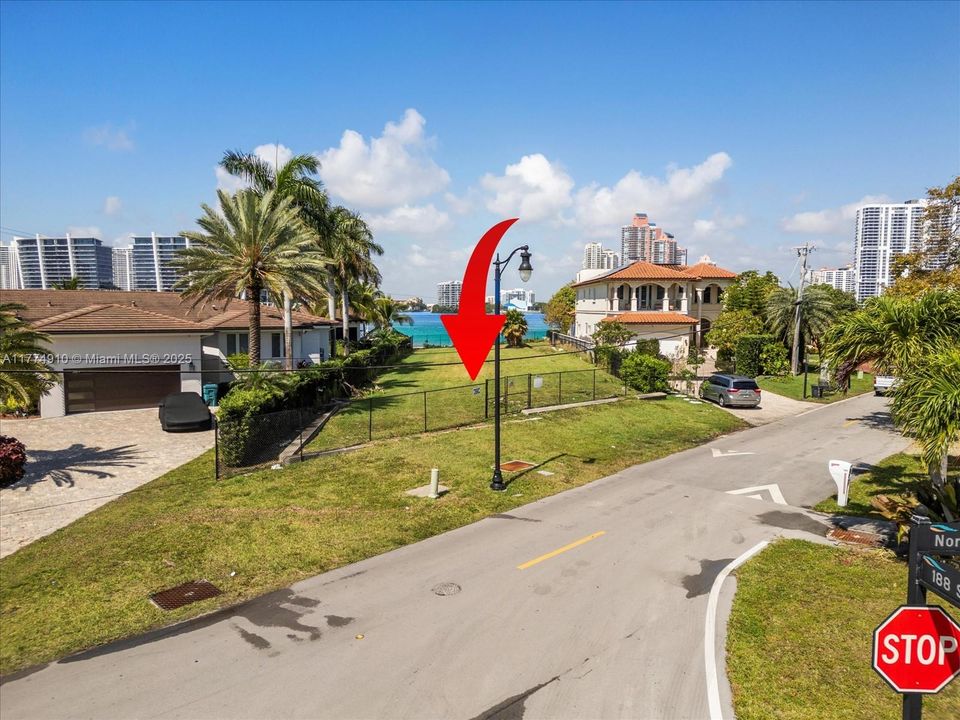 待售: $7,595,250 (0.32 acres)