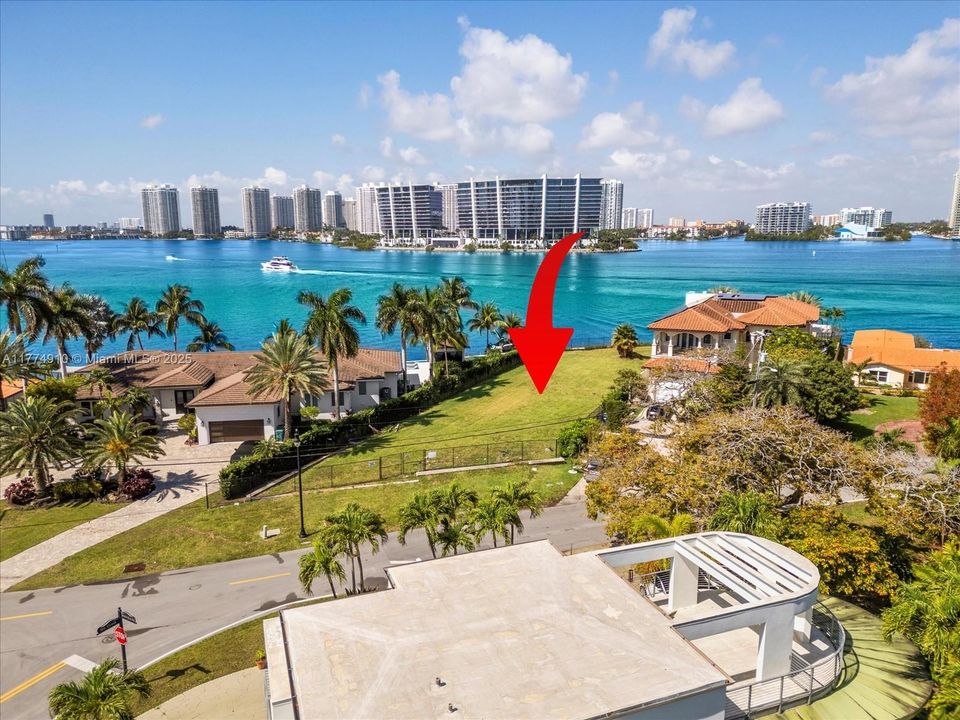 待售: $7,595,250 (0.32 acres)