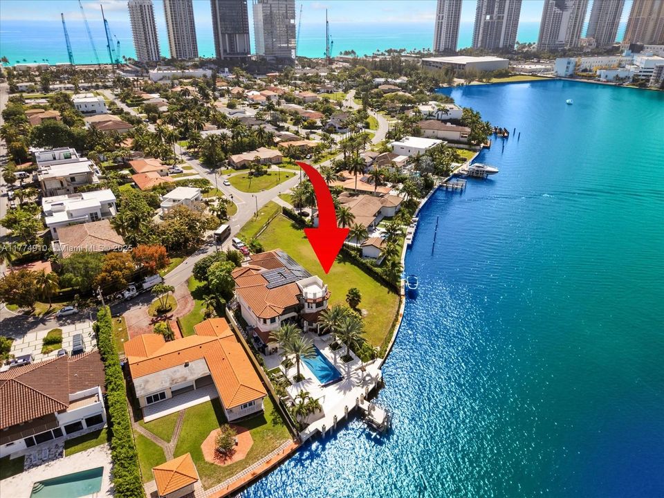 待售: $7,595,250 (0.32 acres)