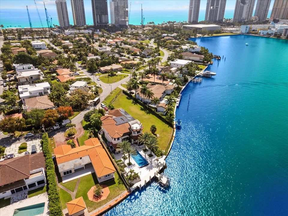 待售: $7,595,250 (0.32 acres)