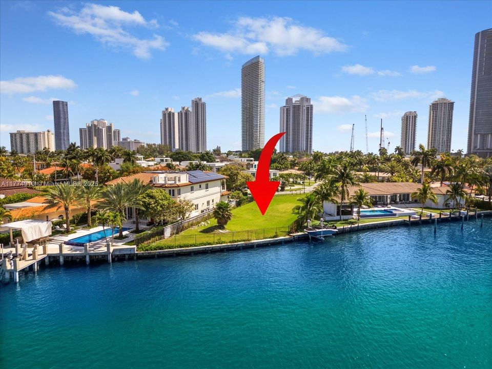 待售: $7,595,250 (0.32 acres)