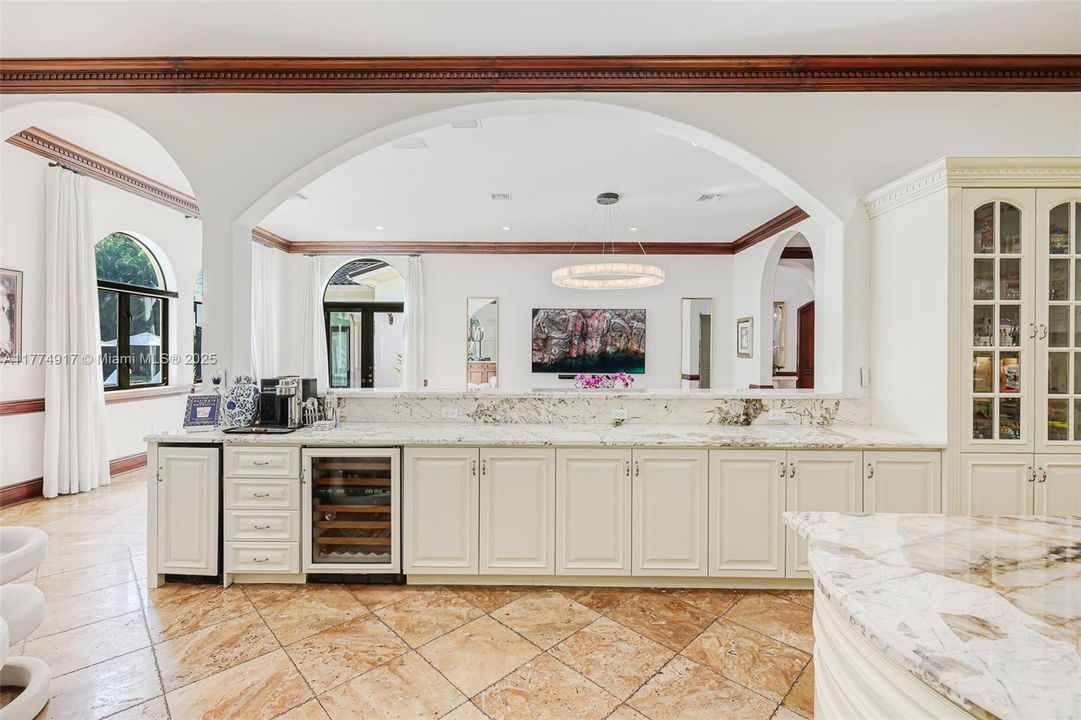 最近租的: $35,000 (6 贝兹, 7 浴室, 6469 平方英尺)