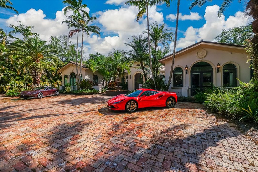 最近租的: $35,000 (6 贝兹, 7 浴室, 6469 平方英尺)