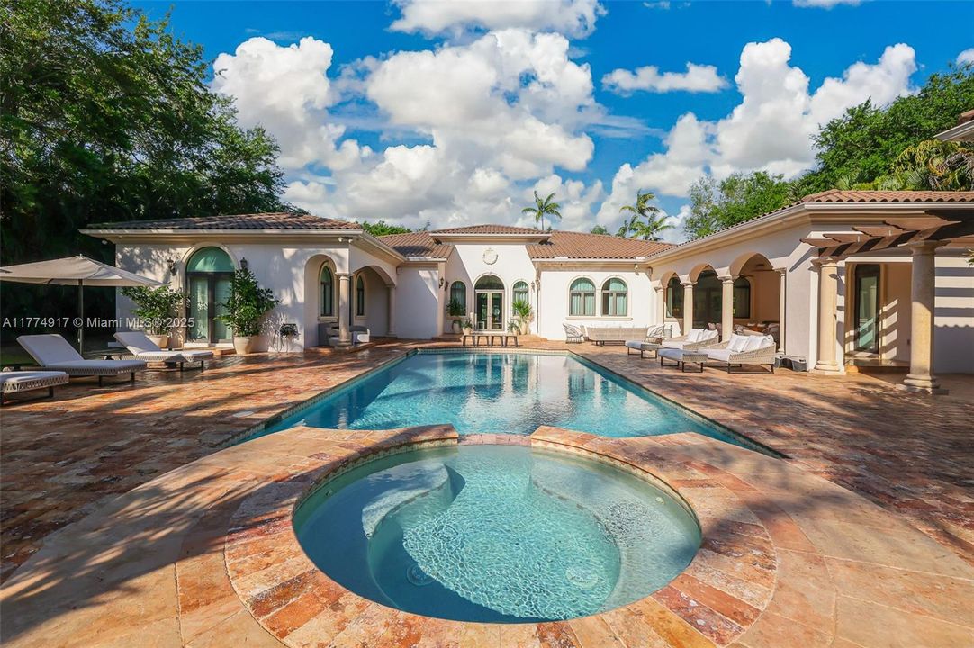 最近租的: $35,000 (6 贝兹, 7 浴室, 6469 平方英尺)