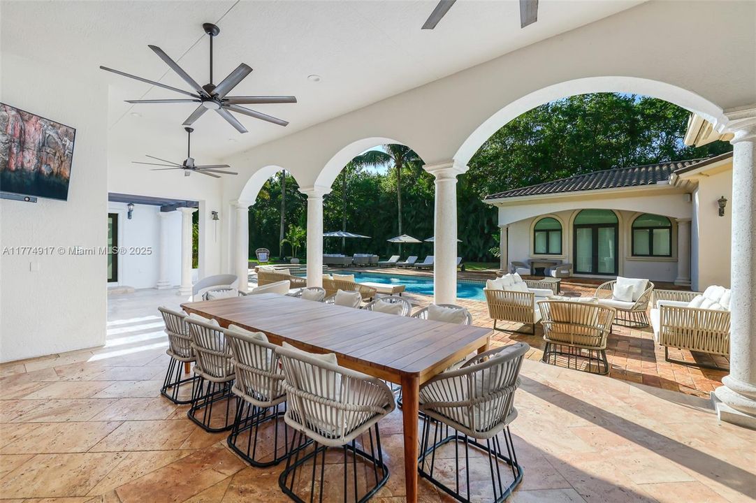 最近租的: $35,000 (6 贝兹, 7 浴室, 6469 平方英尺)