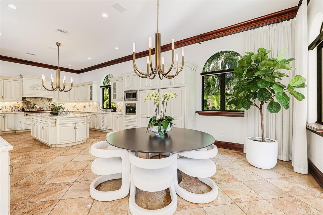 最近租的: $35,000 (6 贝兹, 7 浴室, 6469 平方英尺)