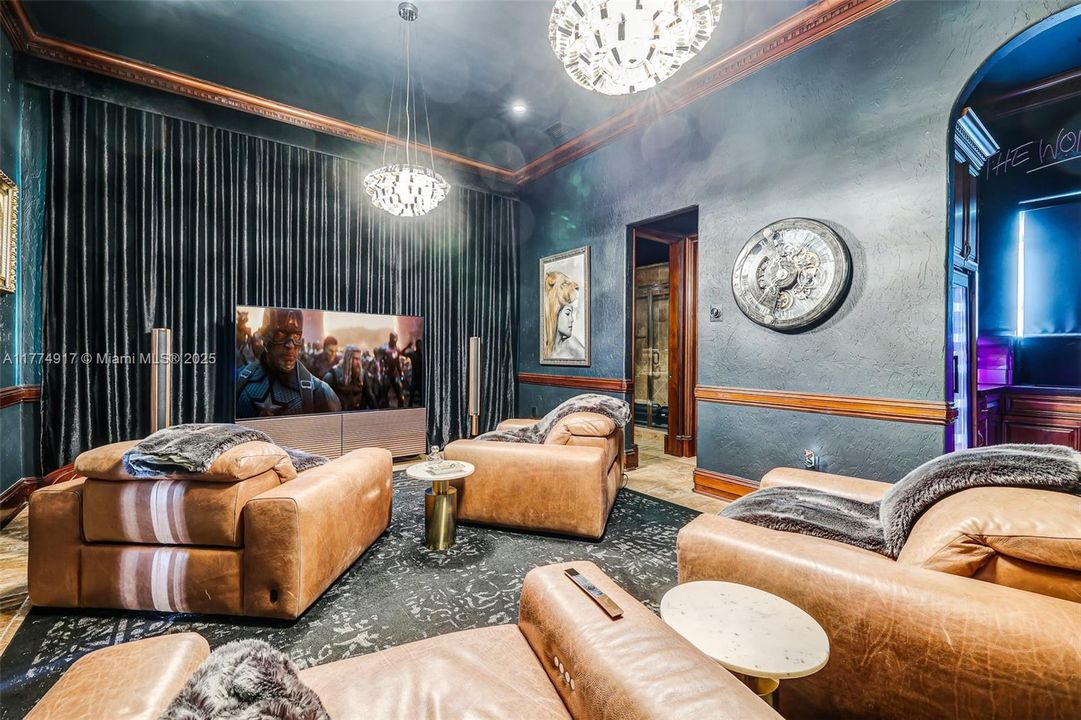 最近租的: $35,000 (6 贝兹, 7 浴室, 6469 平方英尺)