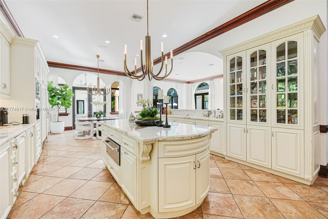 最近租的: $35,000 (6 贝兹, 7 浴室, 6469 平方英尺)