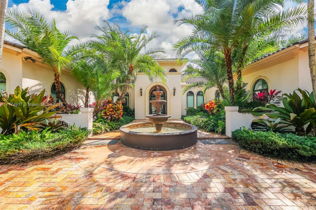 最近租的: $35,000 (6 贝兹, 7 浴室, 6469 平方英尺)