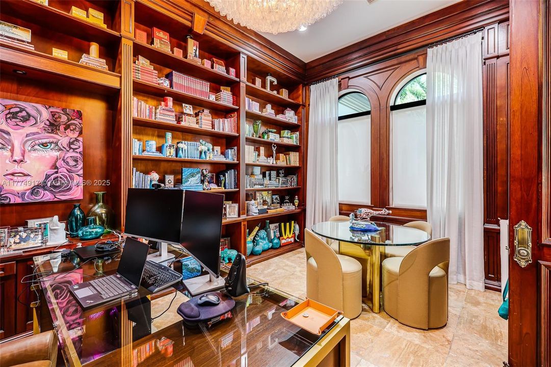 最近租的: $35,000 (6 贝兹, 7 浴室, 6469 平方英尺)