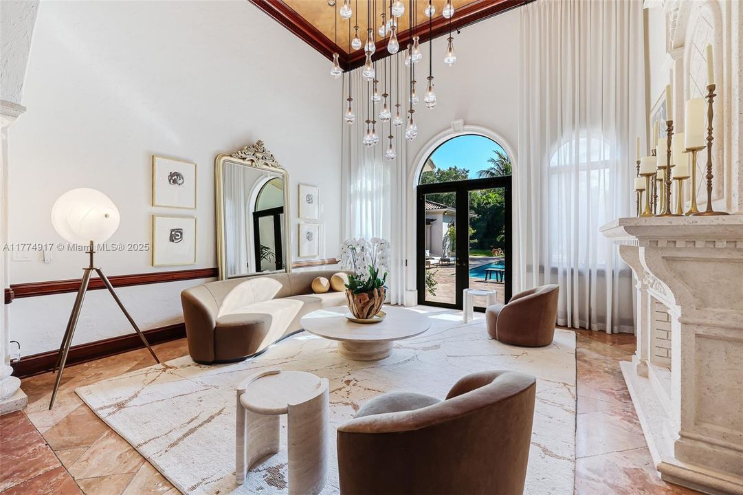 最近租的: $35,000 (6 贝兹, 7 浴室, 6469 平方英尺)