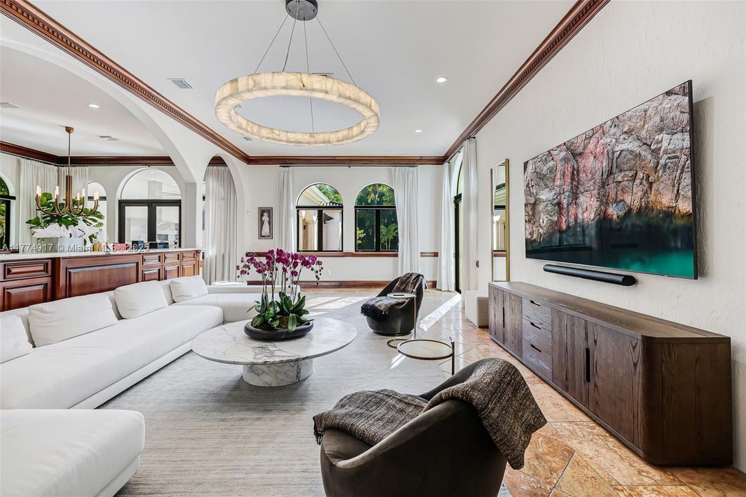 最近租的: $35,000 (6 贝兹, 7 浴室, 6469 平方英尺)